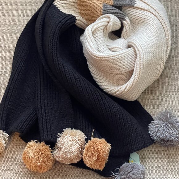 Stylish Black and Tan Pom Pom Chunky Scarf-NEW - Picture 5 of 15